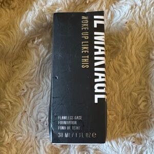 IL MAKIAGE Flawless Base Foundation Box in Black with Gold Accents